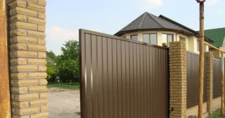 Купить откатные ворота из профнастила Королев, цена от 1779 руб.